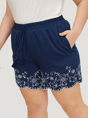 Floral Embroidered Pocket Knotted Lettuce Trim Shorts