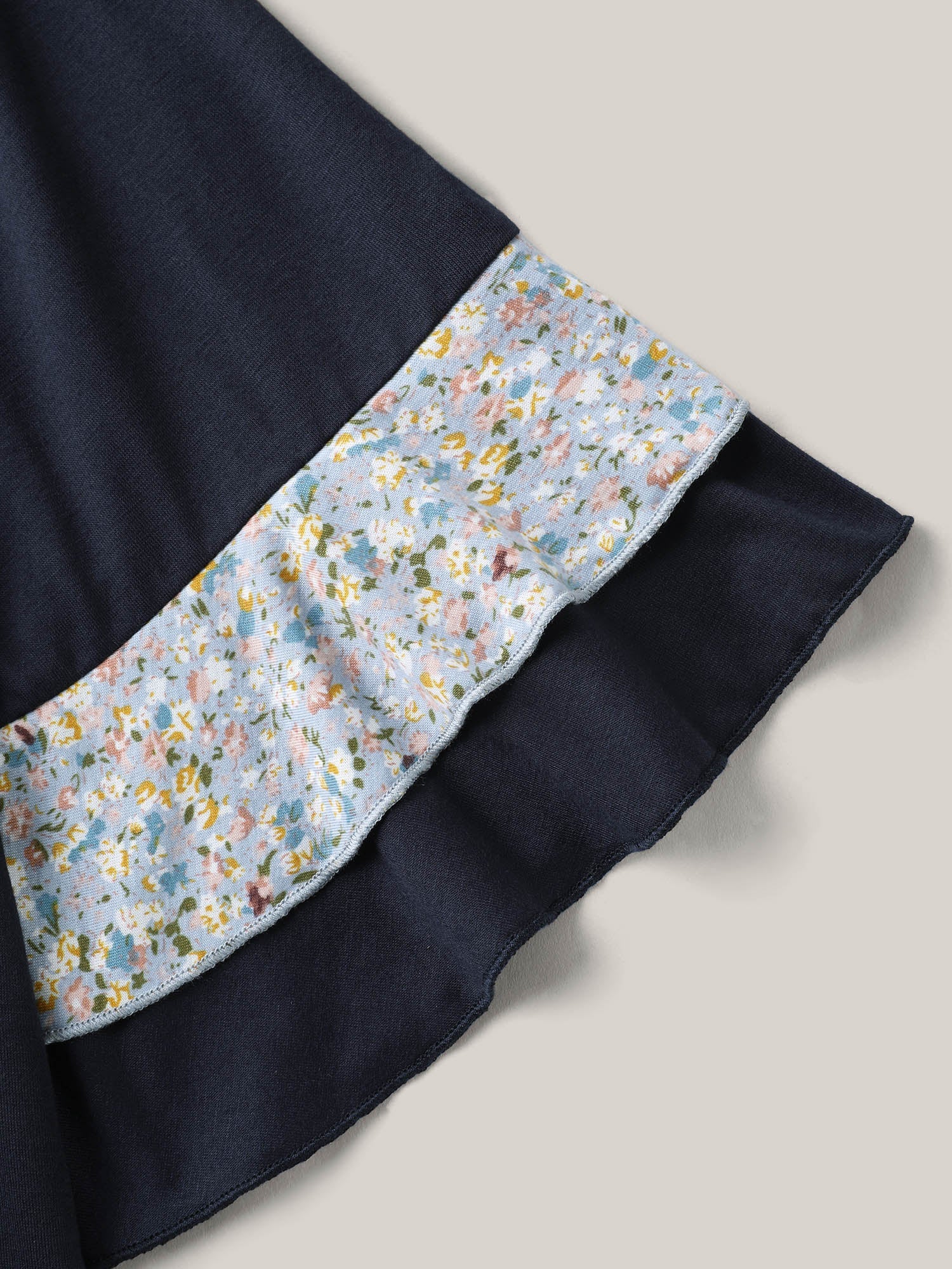 Sleeve Spliced V-Neck Fitted T-Shirt