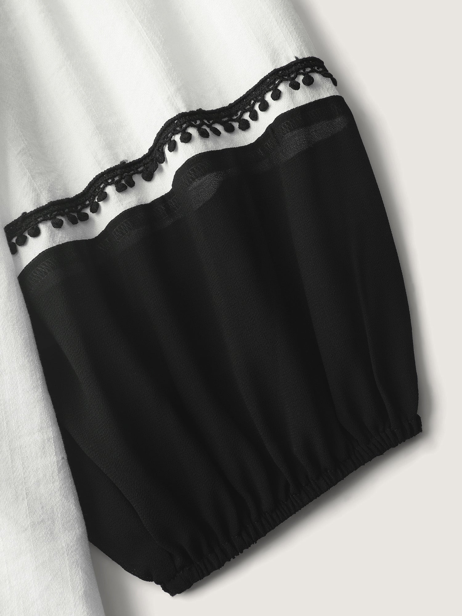 Ruffled Collar Contrast Webbing Top