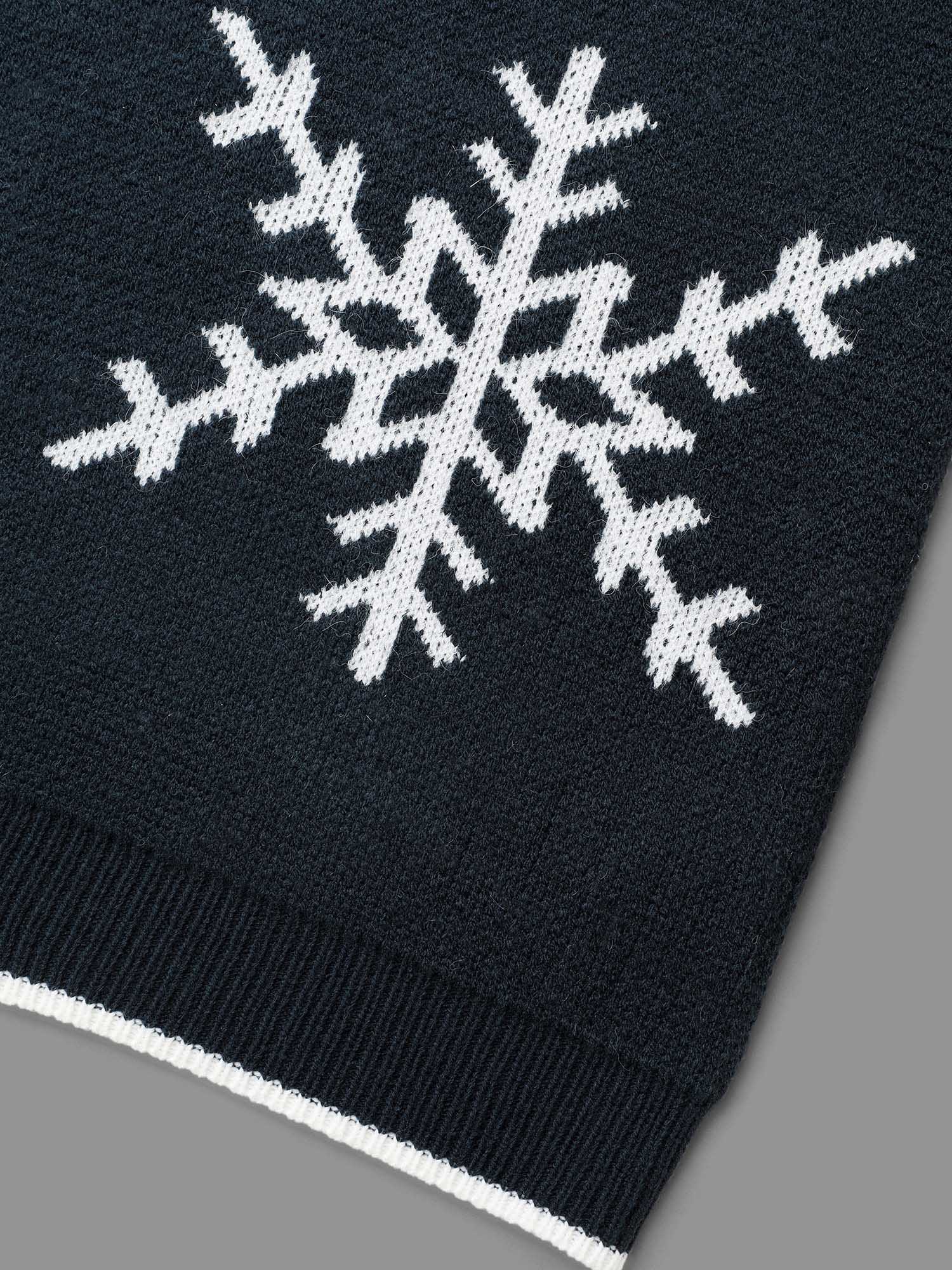 Snowflakes Pattern Contrasting Hem Pullover
