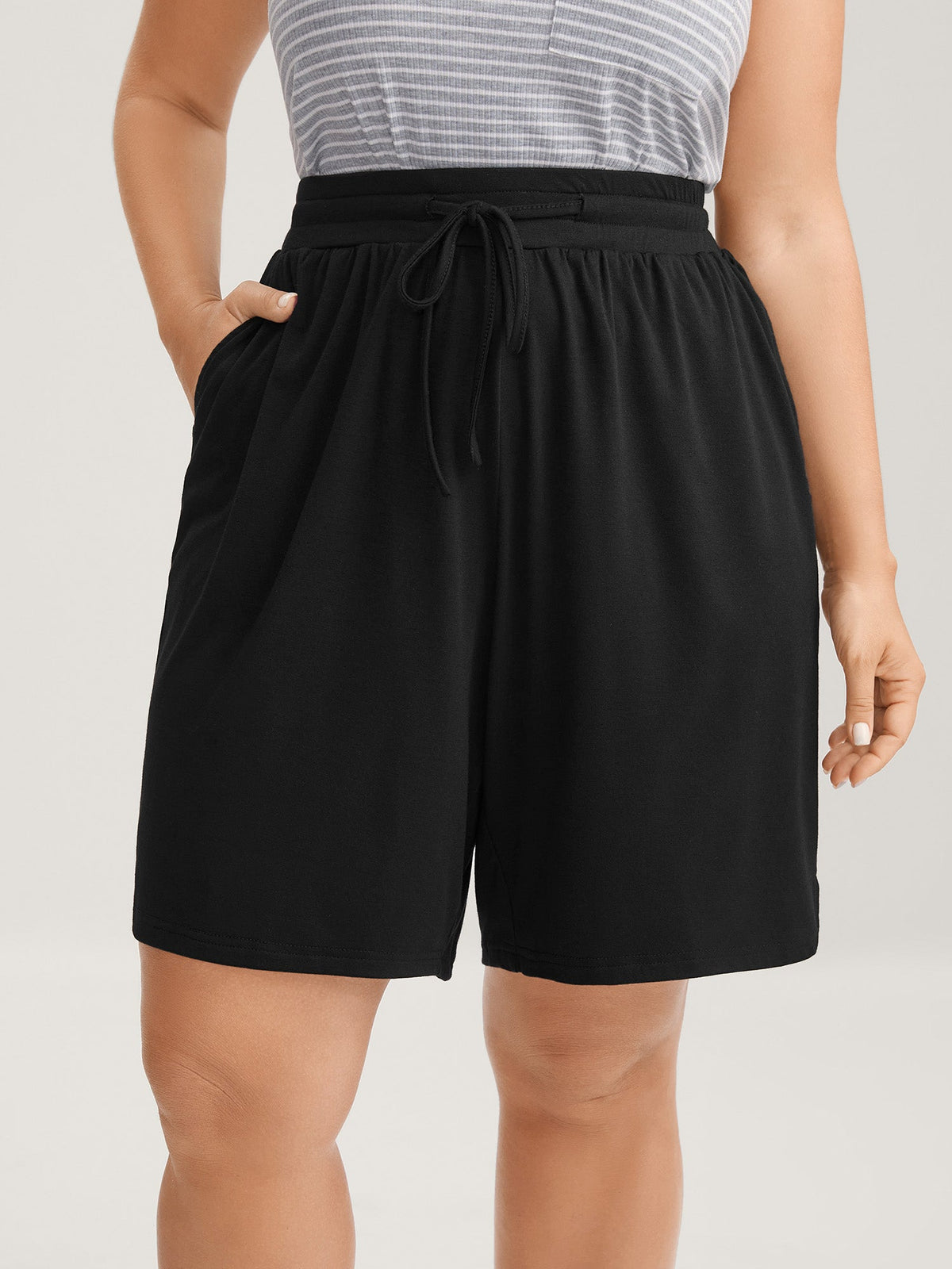 Stretchy Slit Drawstring Straight-Leg Shorts