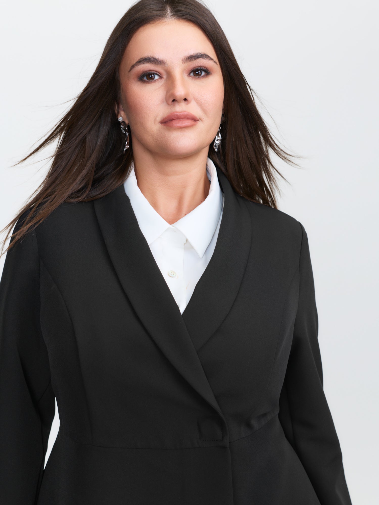 Semi Stretchy Pockets Curvy Hem Blazer