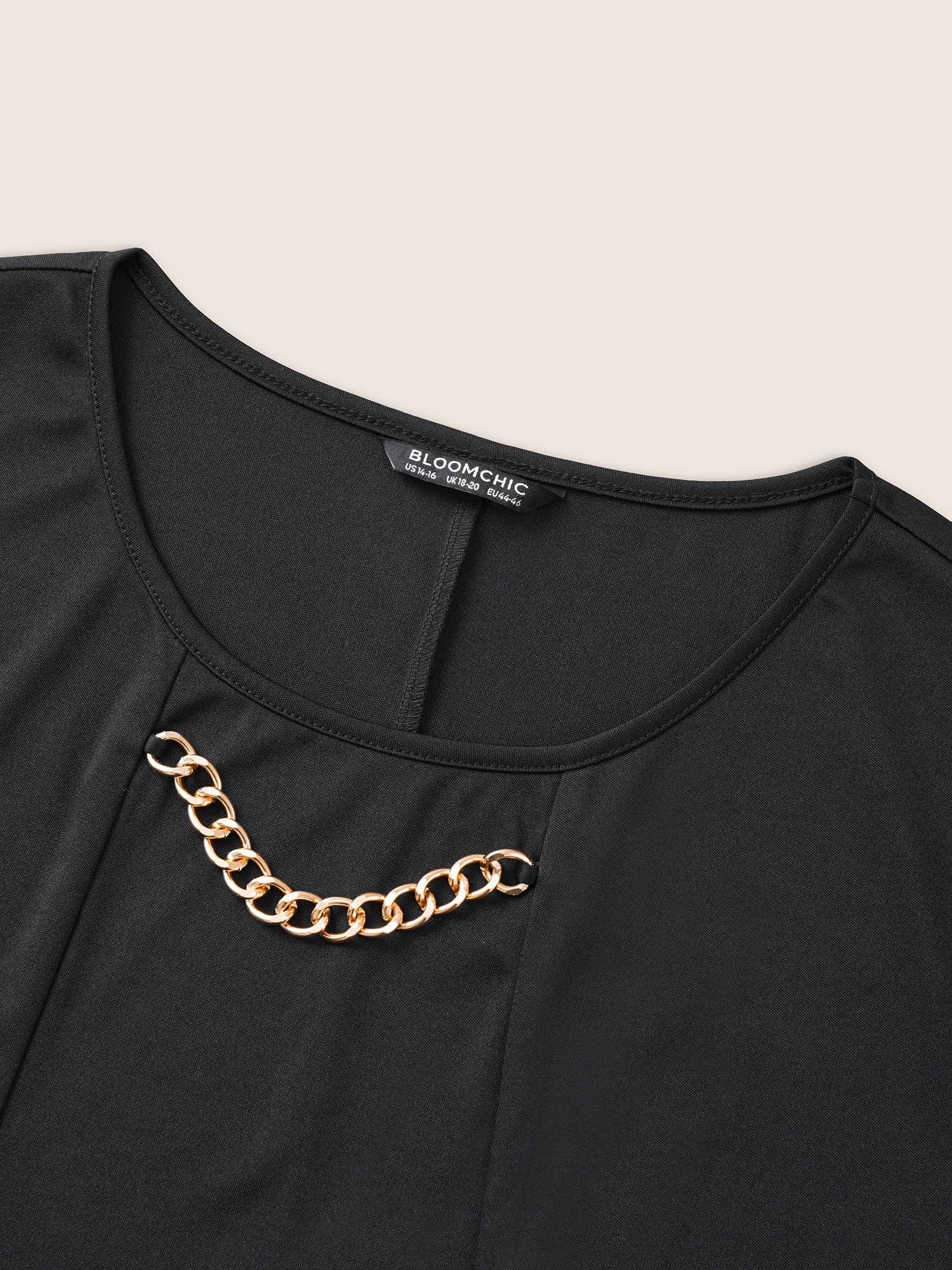 Solid Metal Chain Detail Pocket Plicated Dress