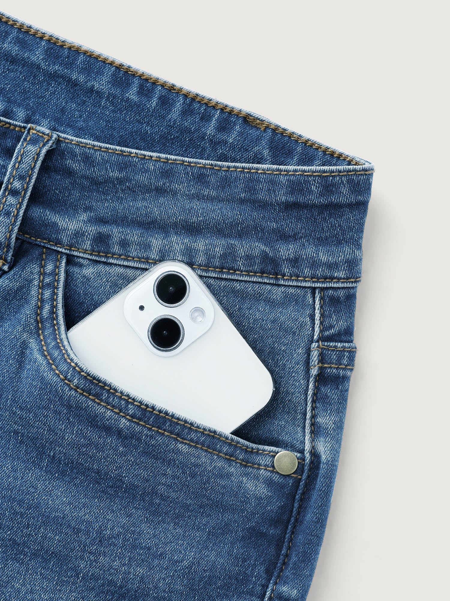 Stretchy Seamed Mid-Rise Flared Jeans