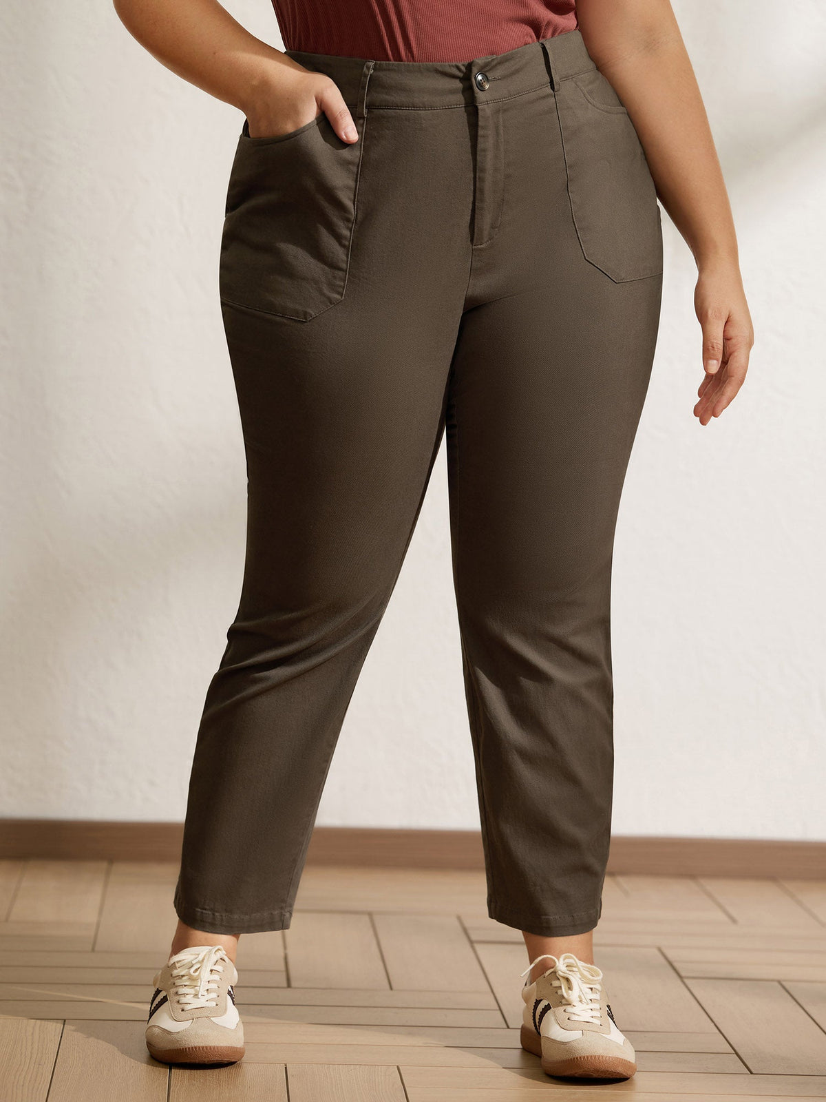 Sculpted Pockets Straight-Leg Pants