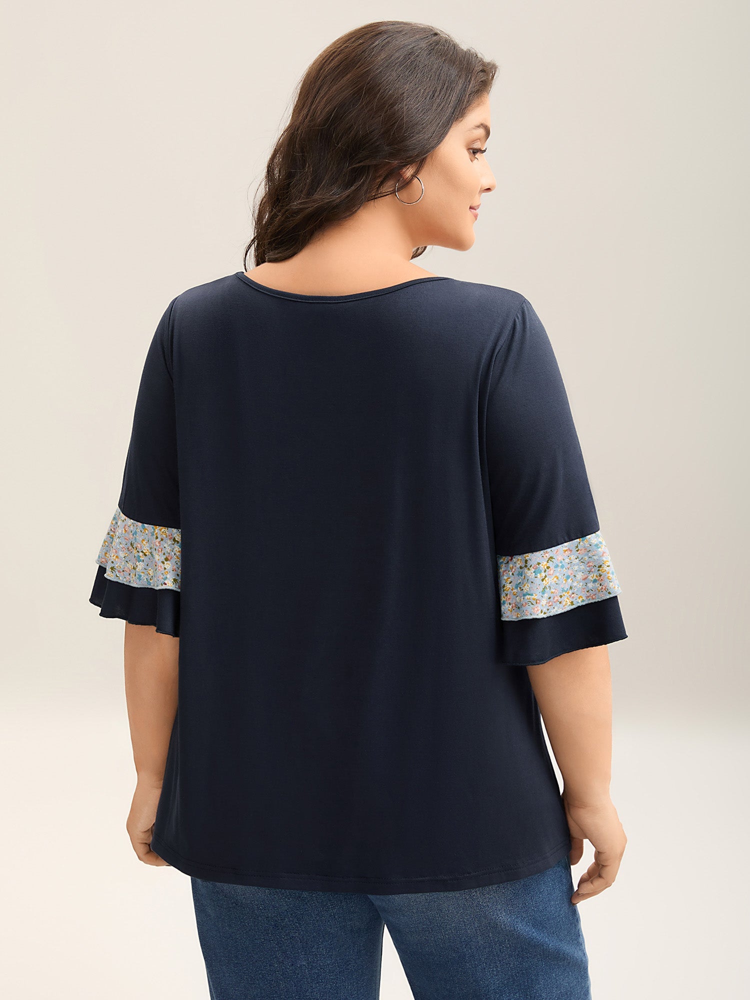 Sleeve Spliced V-Neck Fitted T-Shirt