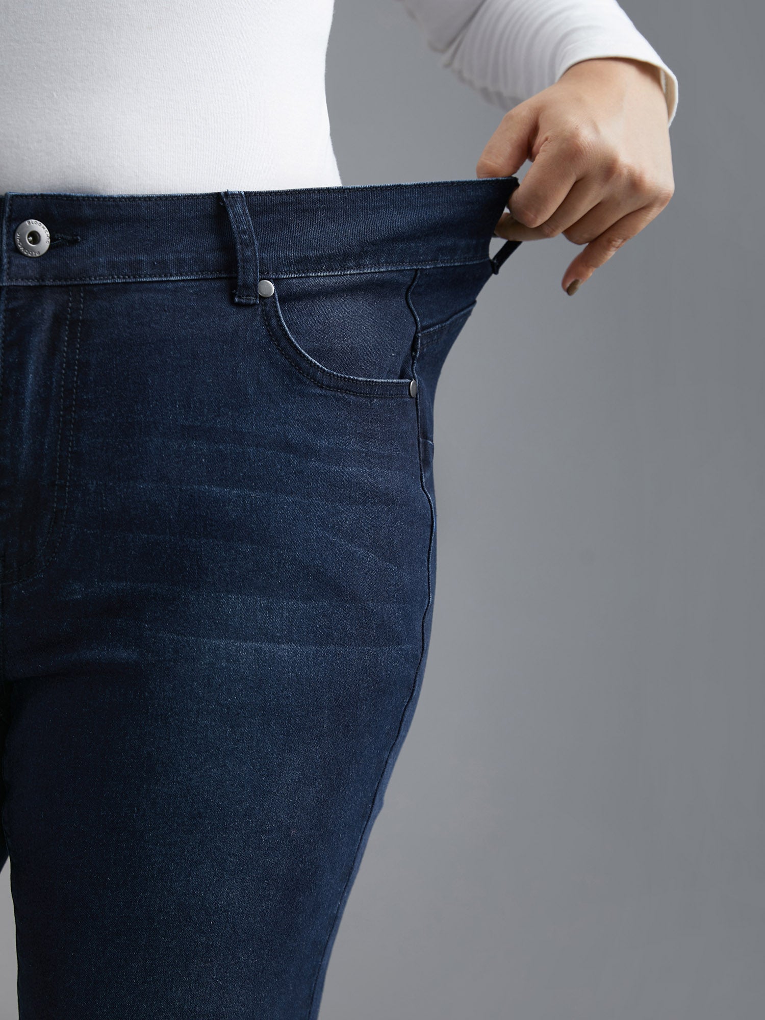 Booty-Lifting Skinny Fit Mid-Rise Jeans