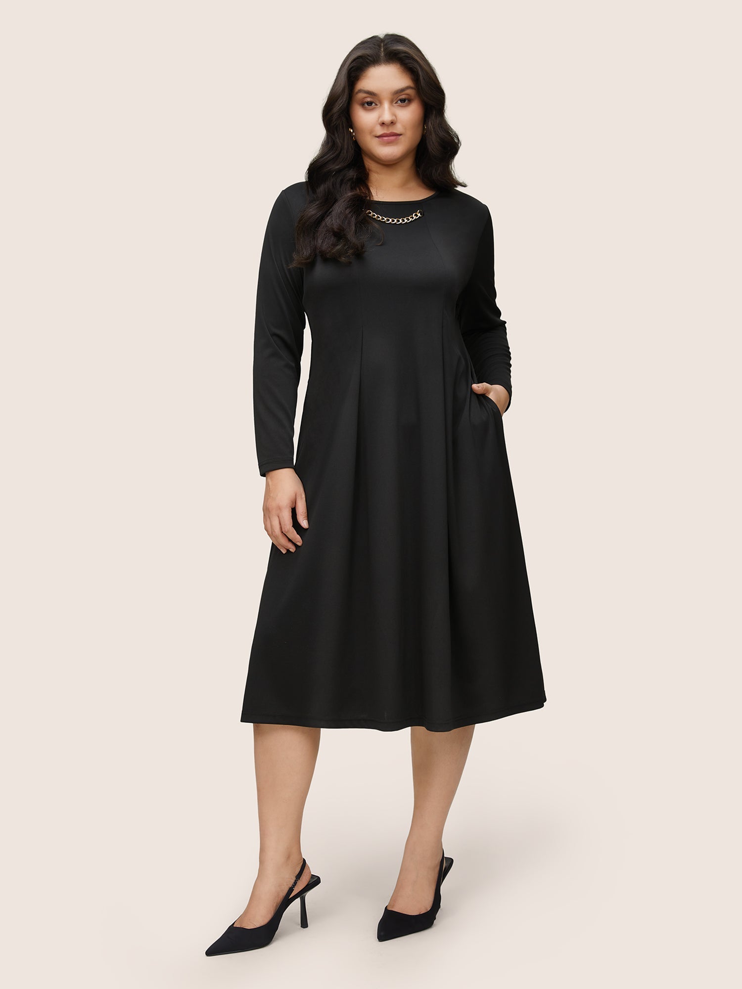 Solid Metal Chain Detail Pocket Plicated Dress
