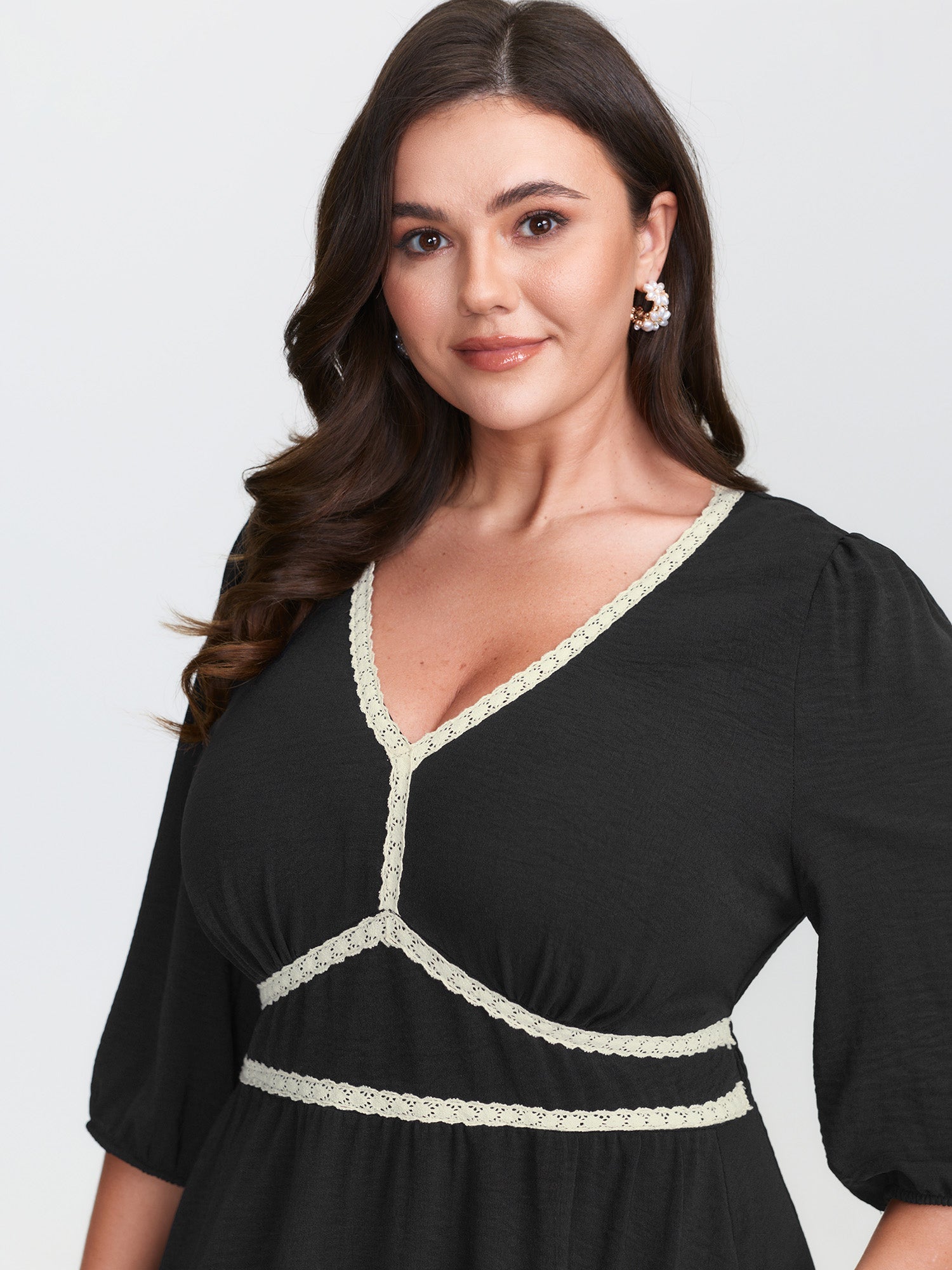 Shirred Waist V-Neck Contrast Midi Dress