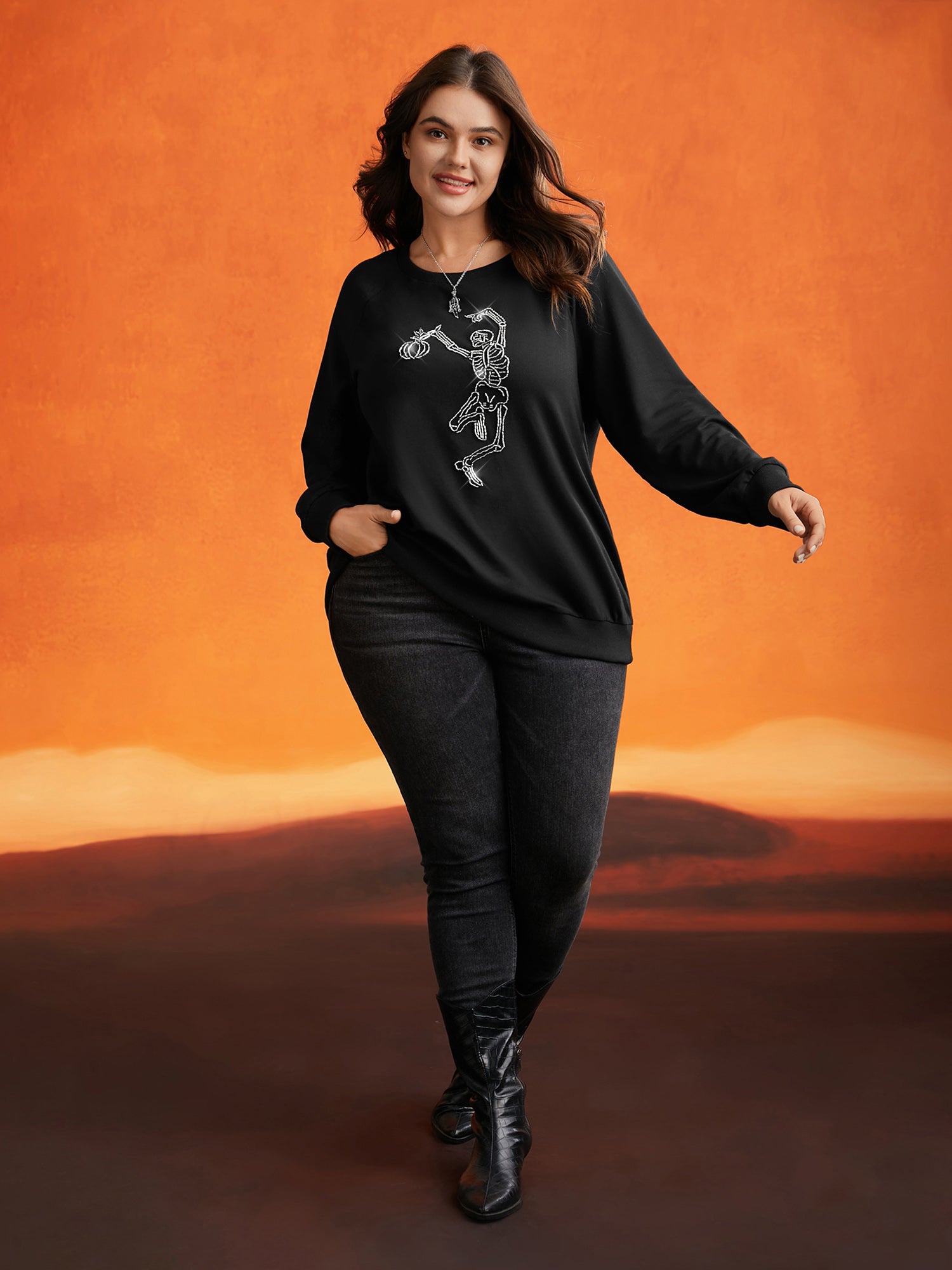 Skull Embellished Raglan Sweatshirt
