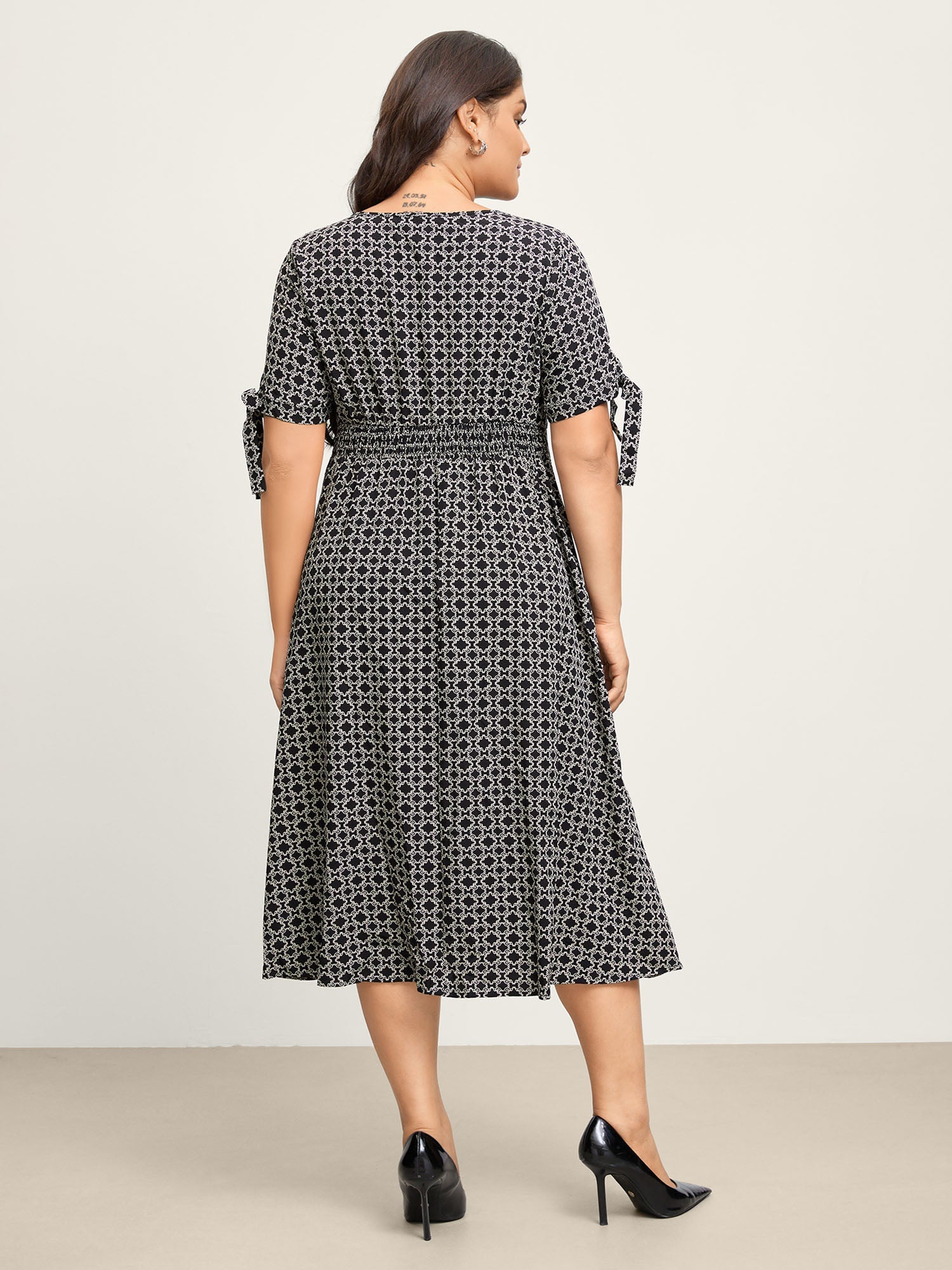 Geometric Print Sleeve Tie Midi Dress