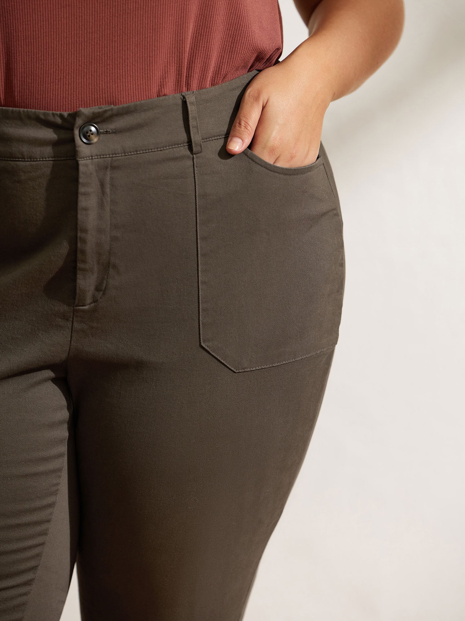 Sculpted Pockets Straight-Leg Pants
