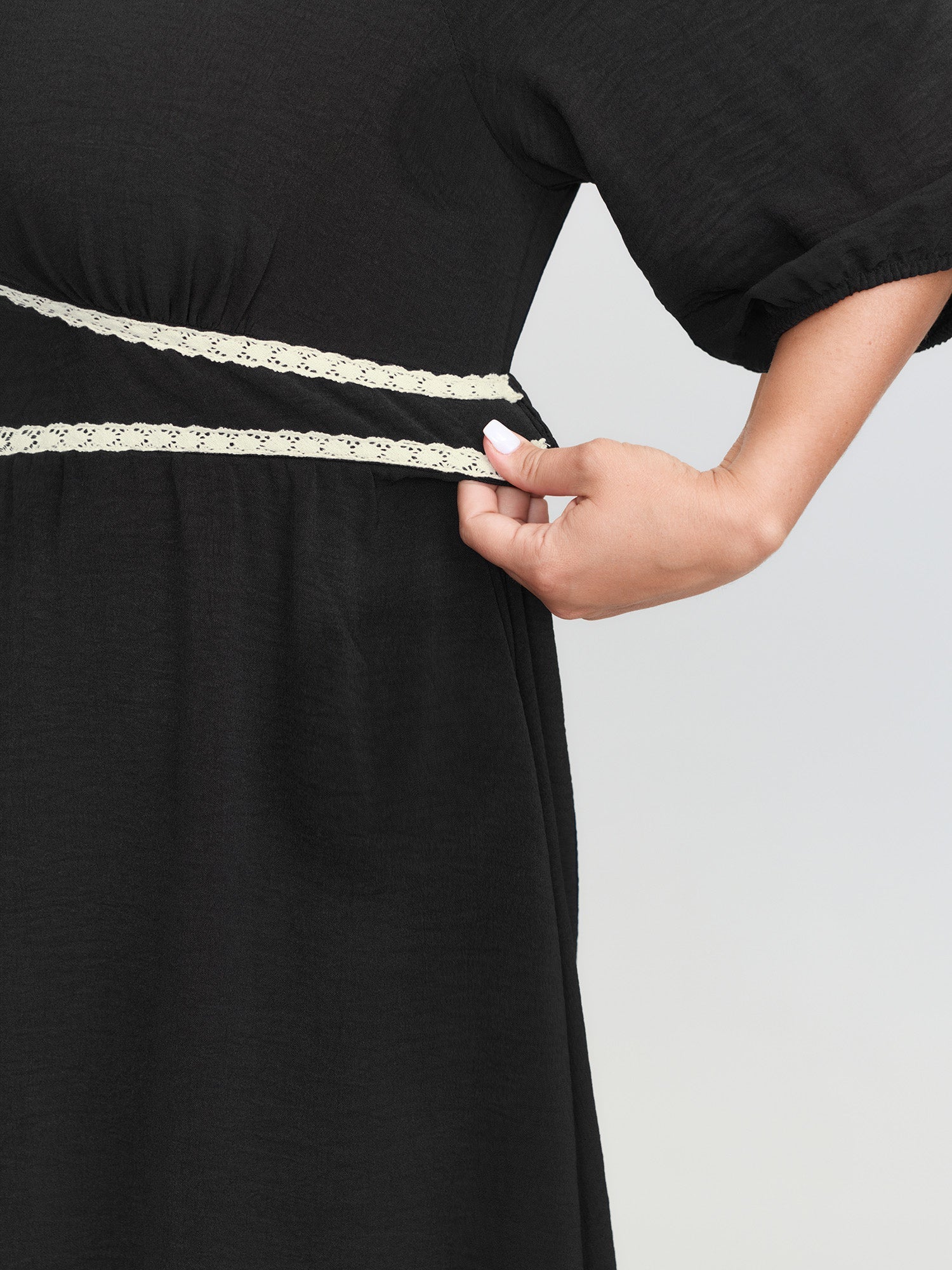 Shirred Waist V-Neck Contrast Midi Dress