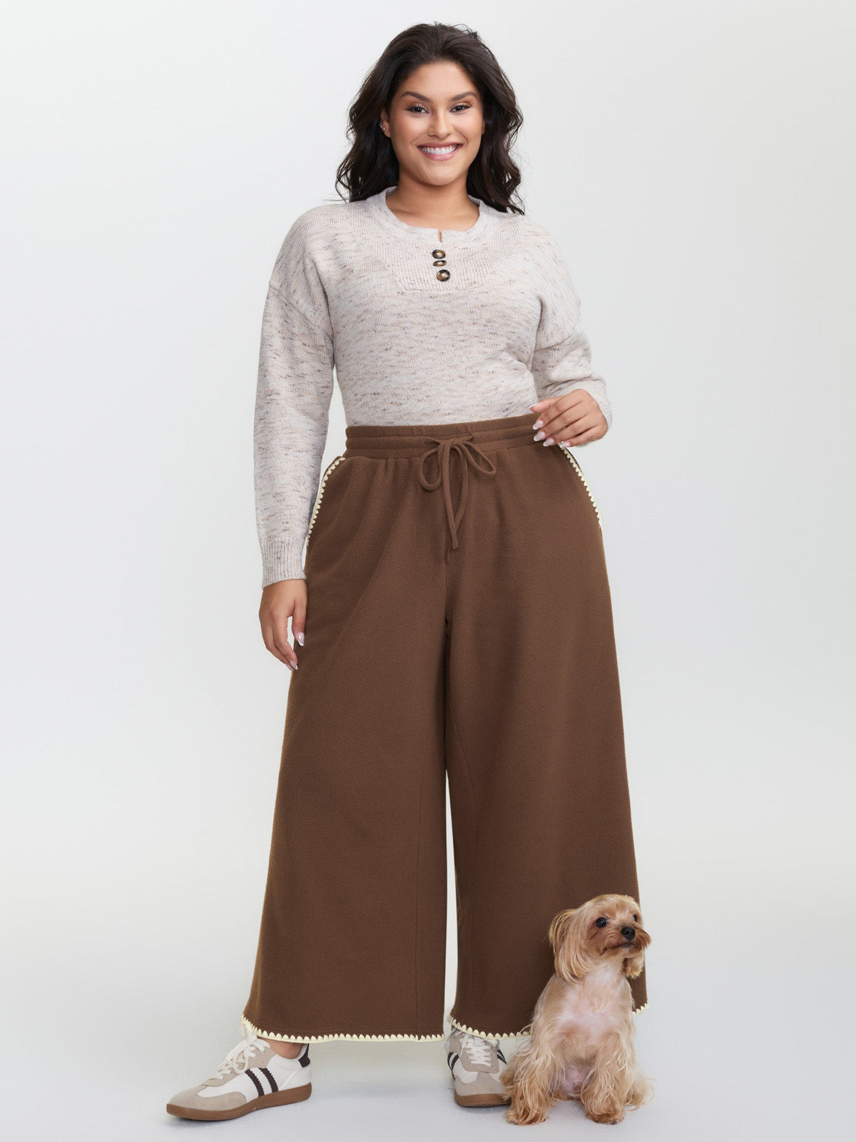 Shell Shaped Embroidery Contrast Pants