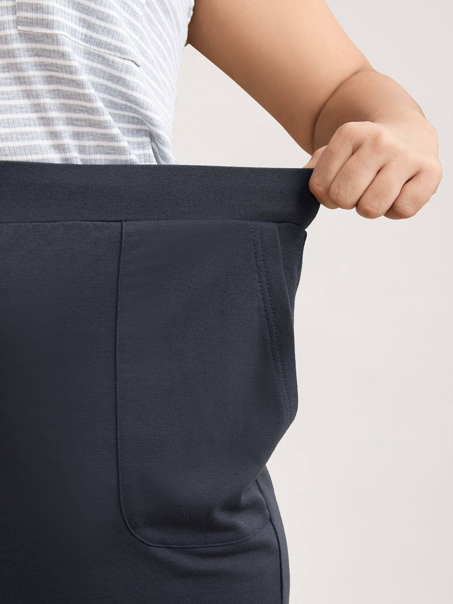 Stretchy Waist Split Relaxed Shorts