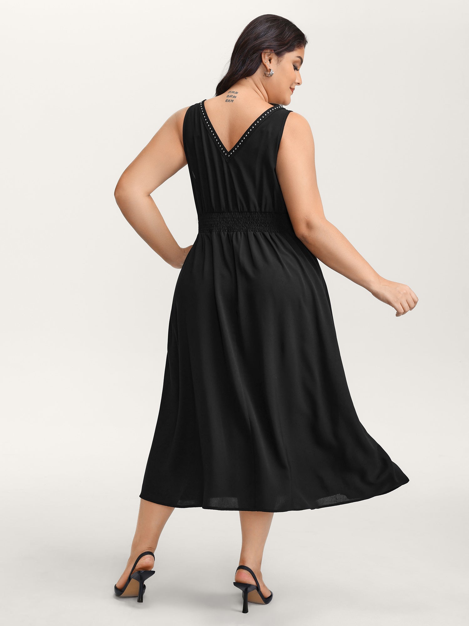 Shirred Side Pockets V-Neck Midi Dress
