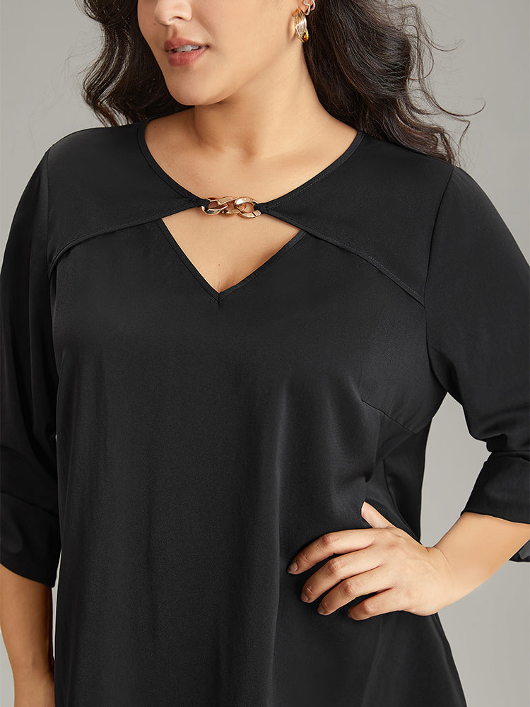 Static-Free Plain Keyhole Chain Detail Blouse