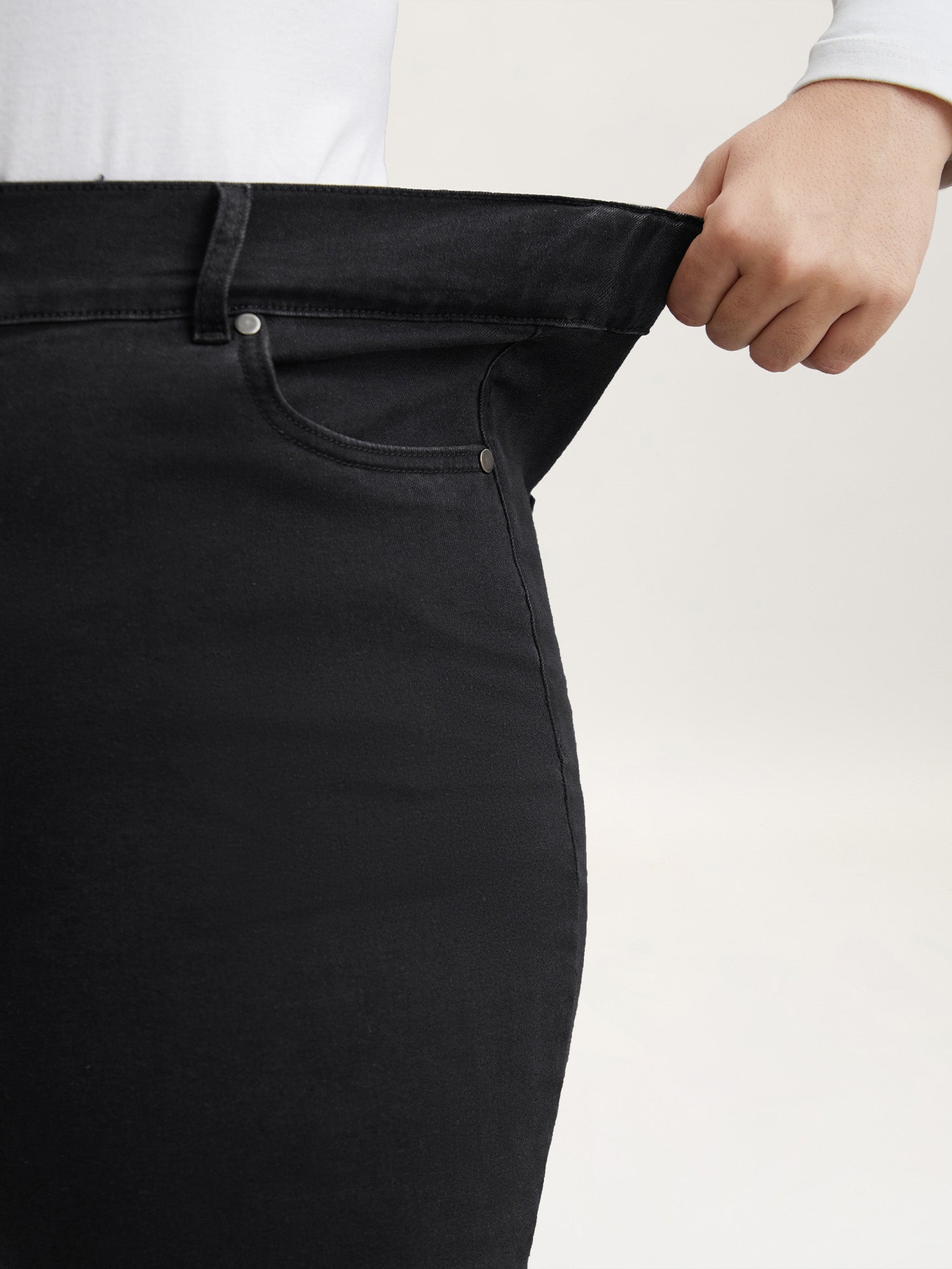 Buttons Mid-Rise Curvy Skinny-Fit Jeans