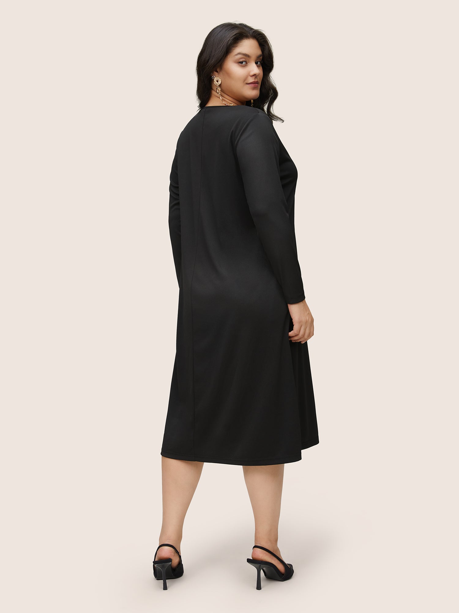 Solid Metal Chain Detail Pocket Plicated Dress