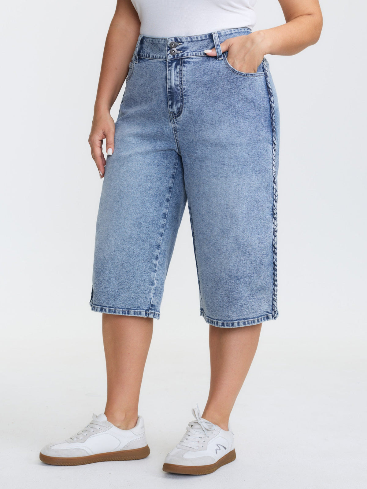 Classic Cut Wide-Leg Crop Jeans