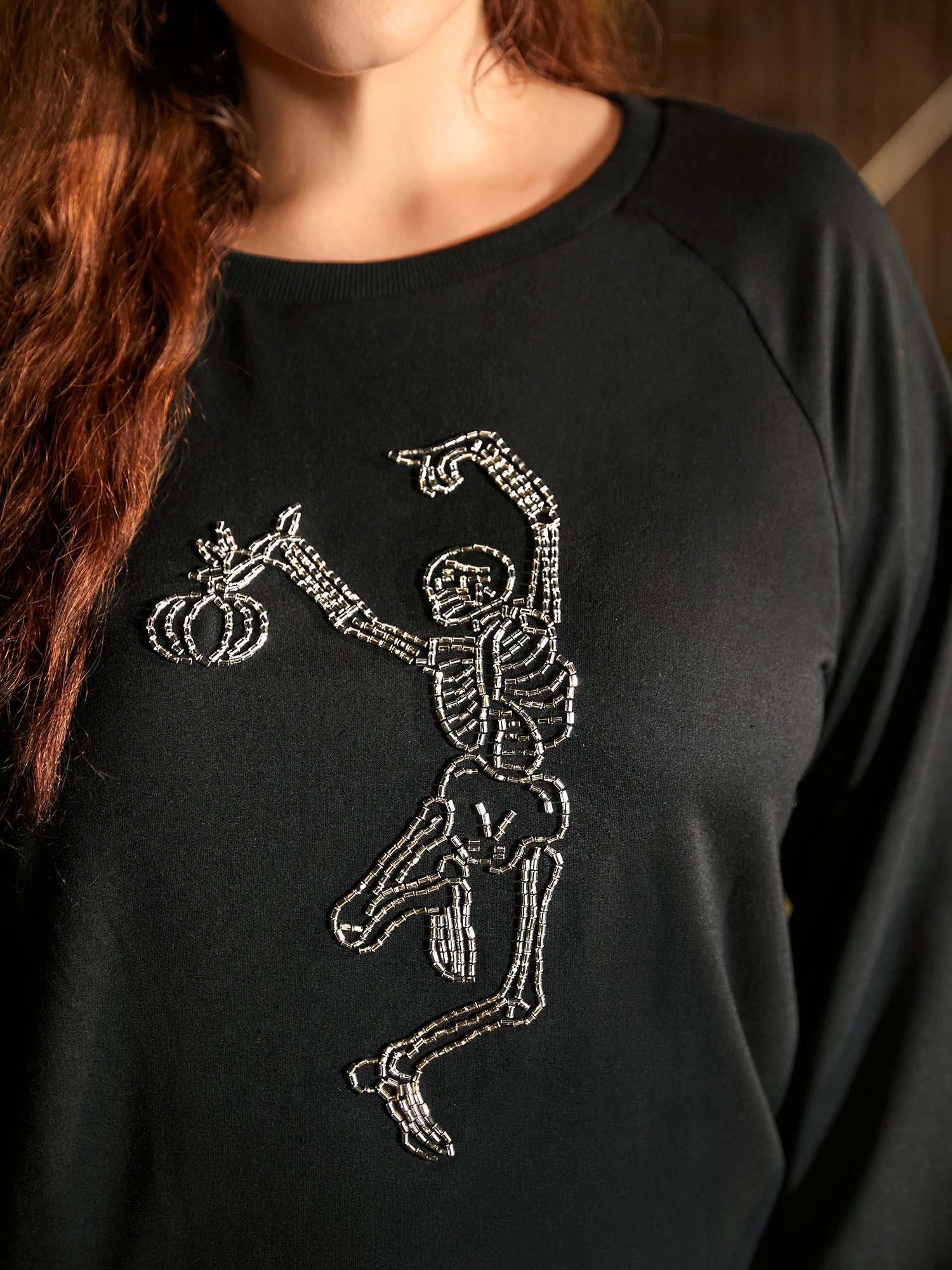 Skull Embellished Raglan Sweatshirt