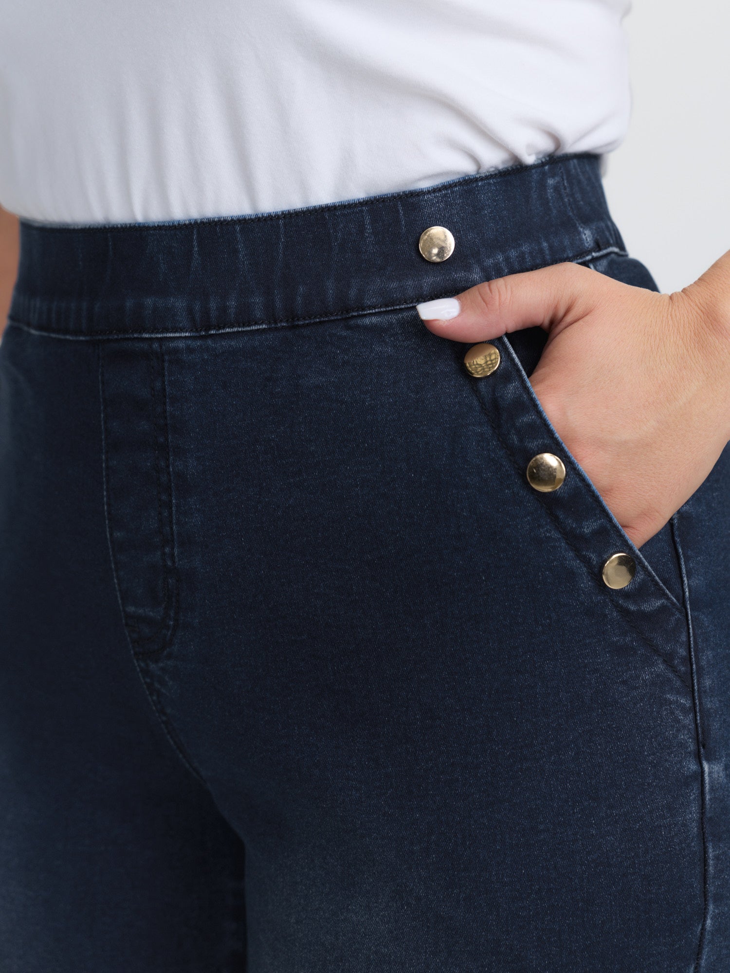 Button-Detail Pull-On Skinny-Fit Jeans
