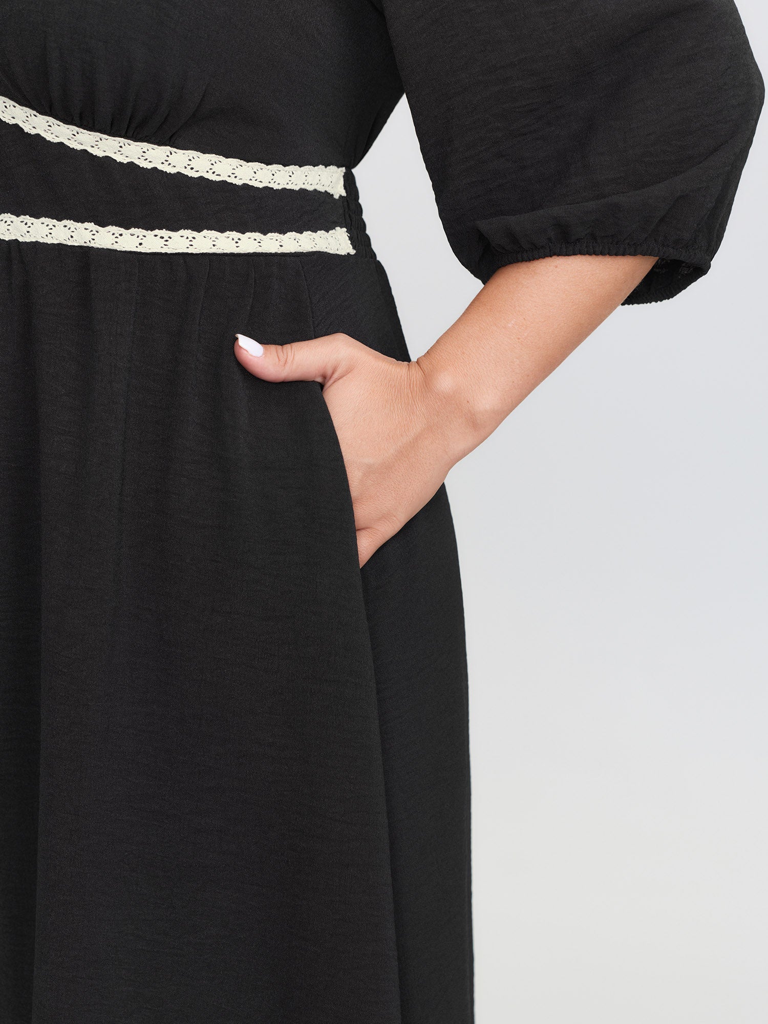 Shirred Waist V-Neck Contrast Midi Dress