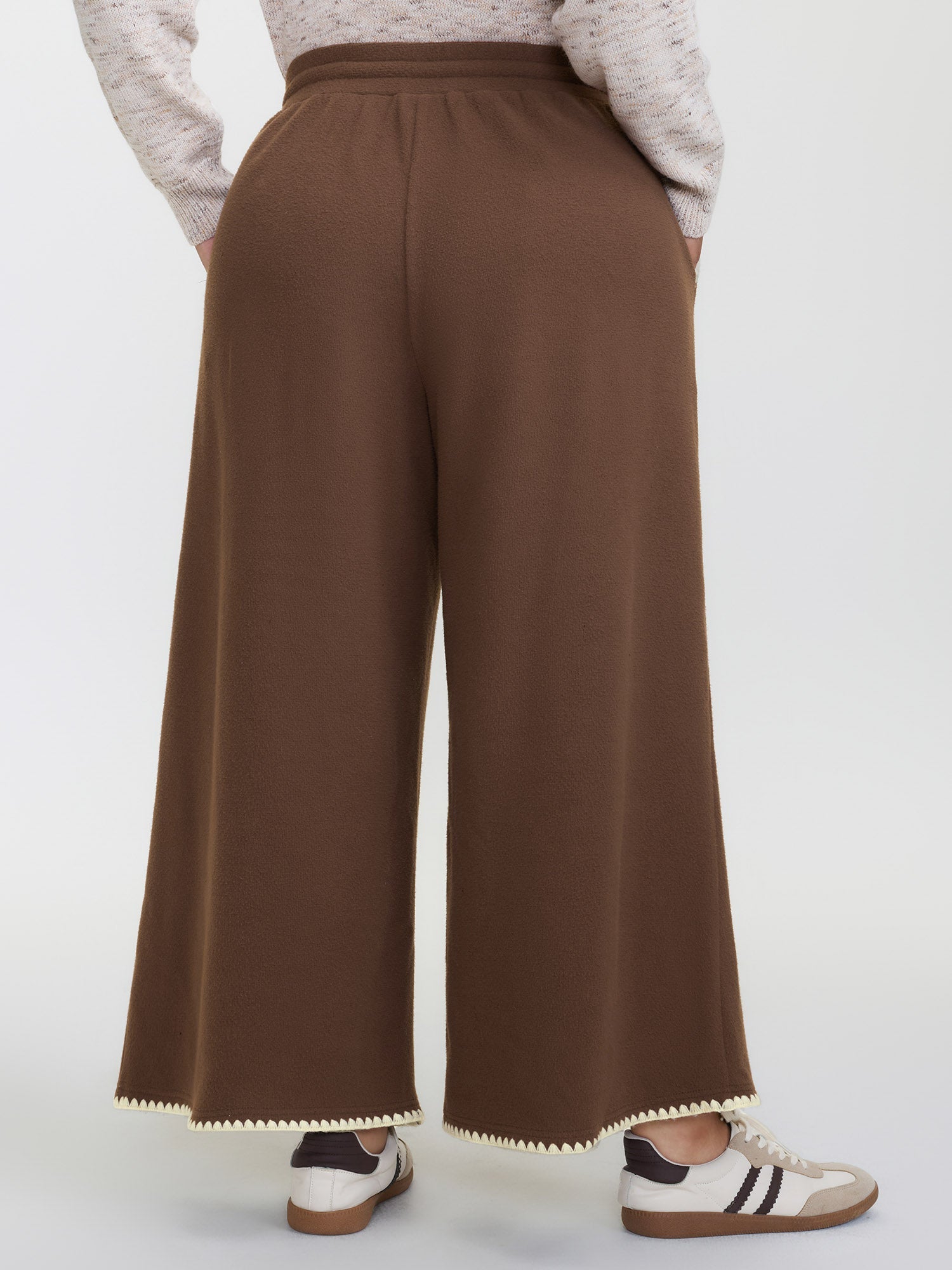 Shell Shaped Embroidery Contrast Pants