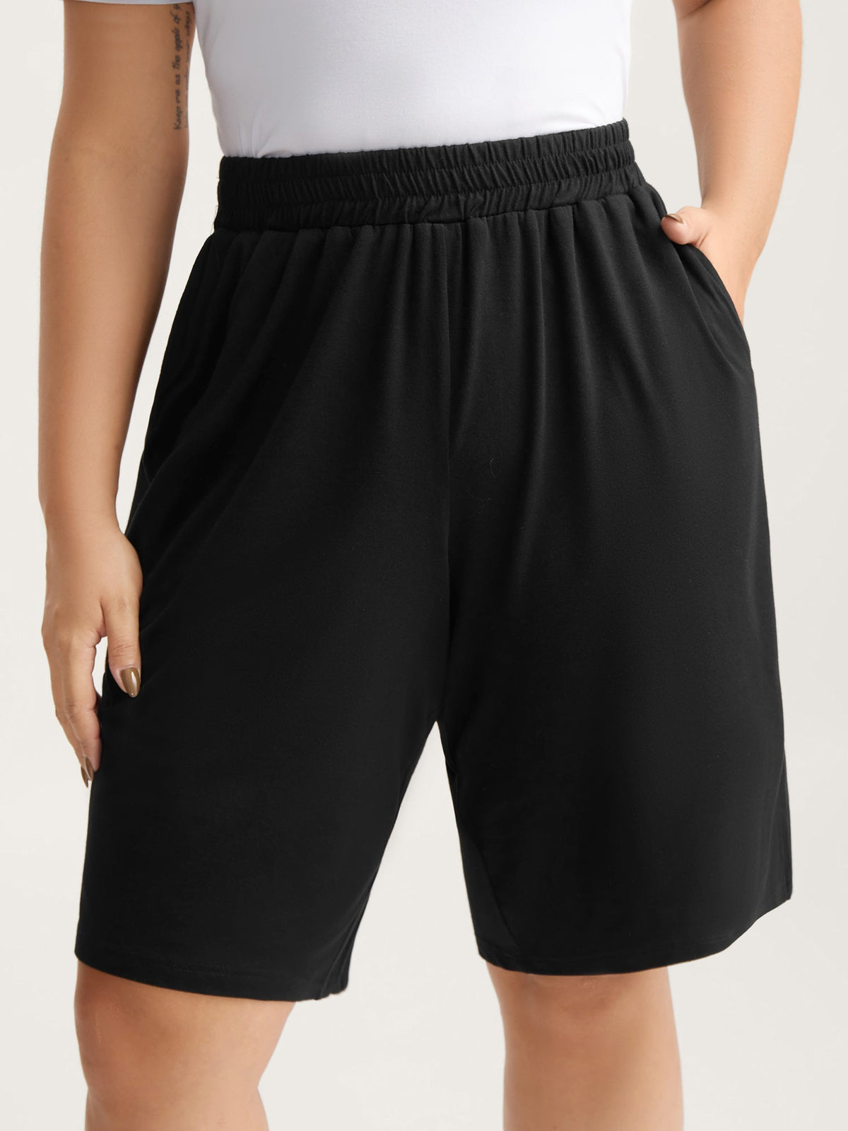 Stretchy Slit Straight-Leg Shorts