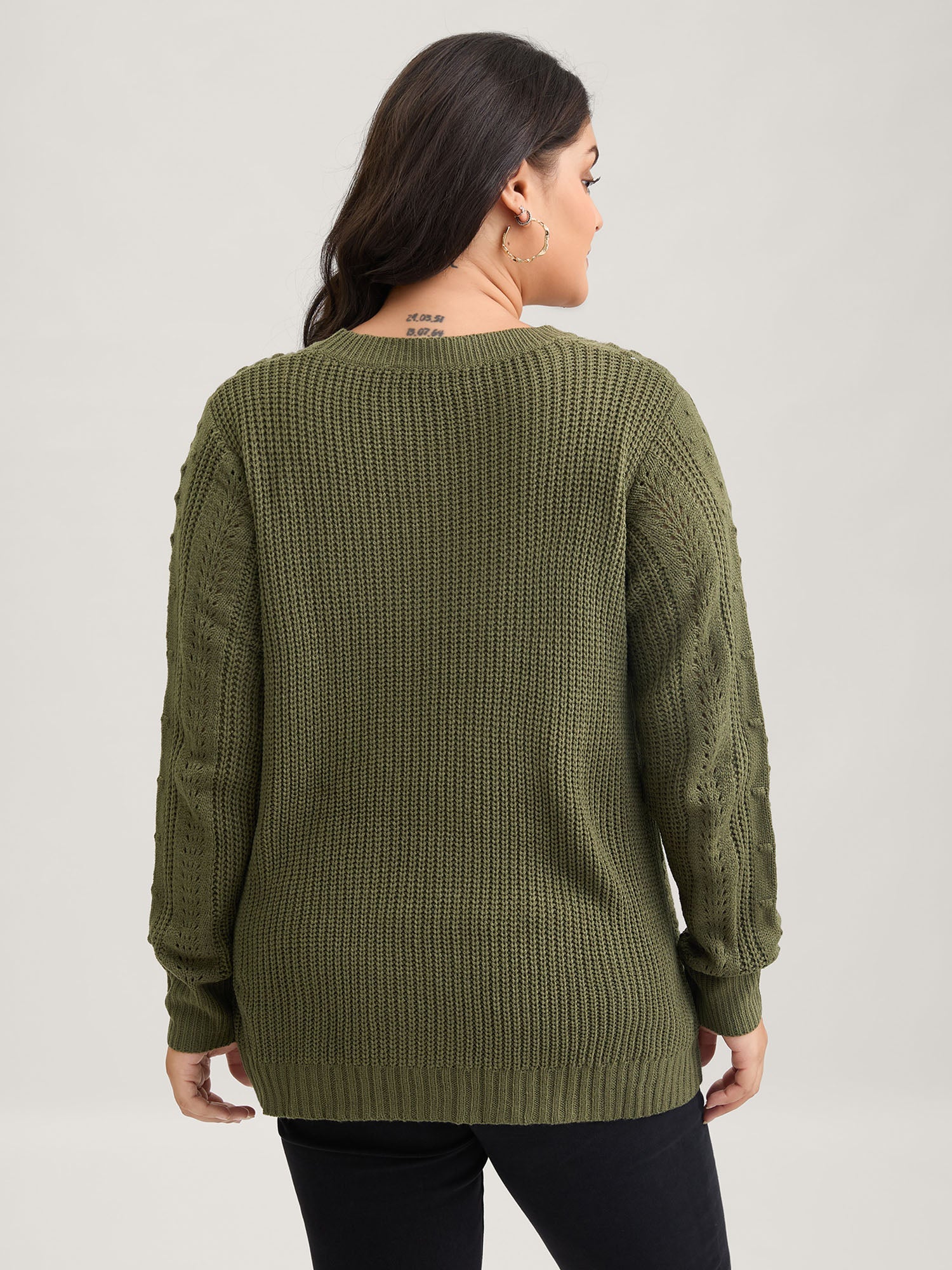 Solid Round Neck Cable Knit Pullover