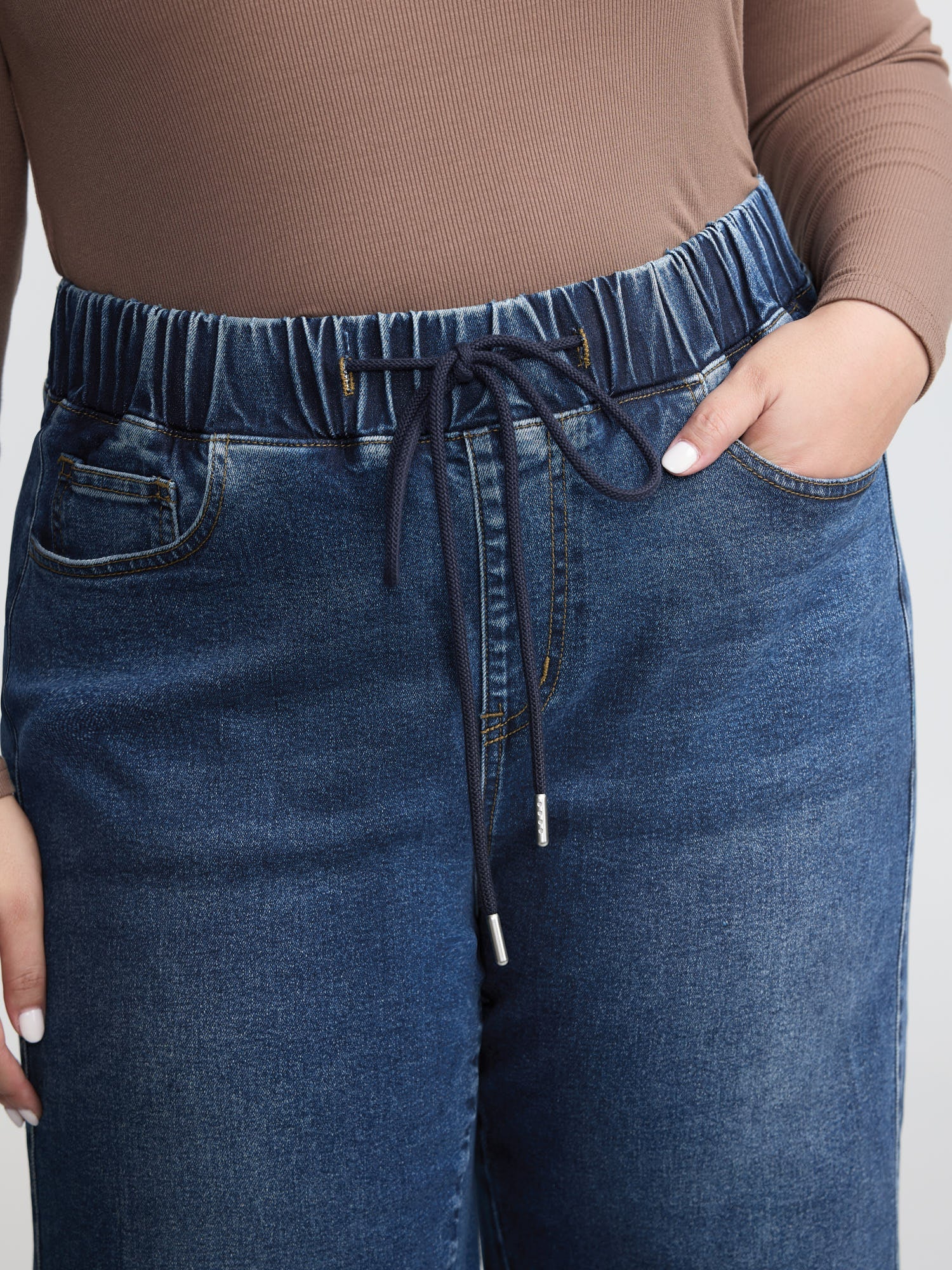 Stretchy Waistband Straight-Leg Jeans