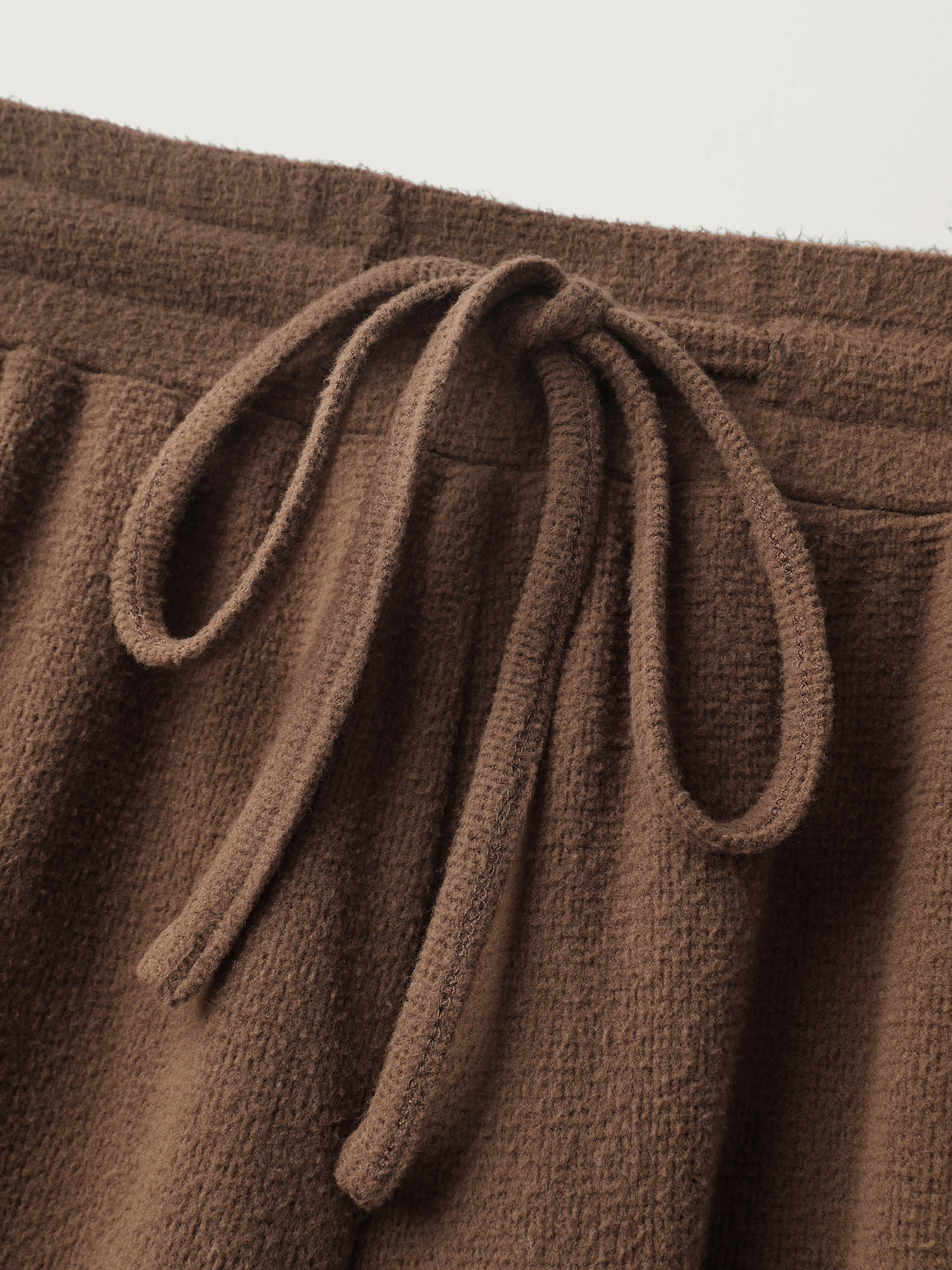 Shell Shaped Embroidery Contrast Pants