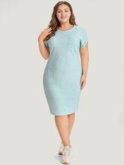 Solid Patched Pocket Cuffed Sleeve Plisse Dress