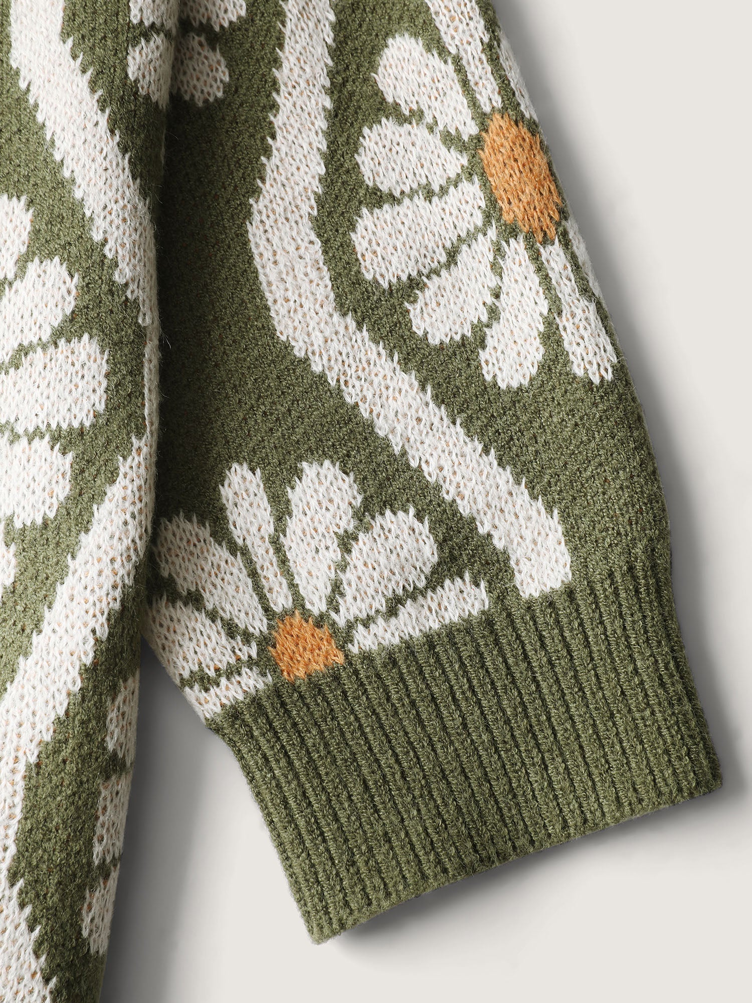 Floral Pattern Jacquard Arc Hem Knit Cardigan