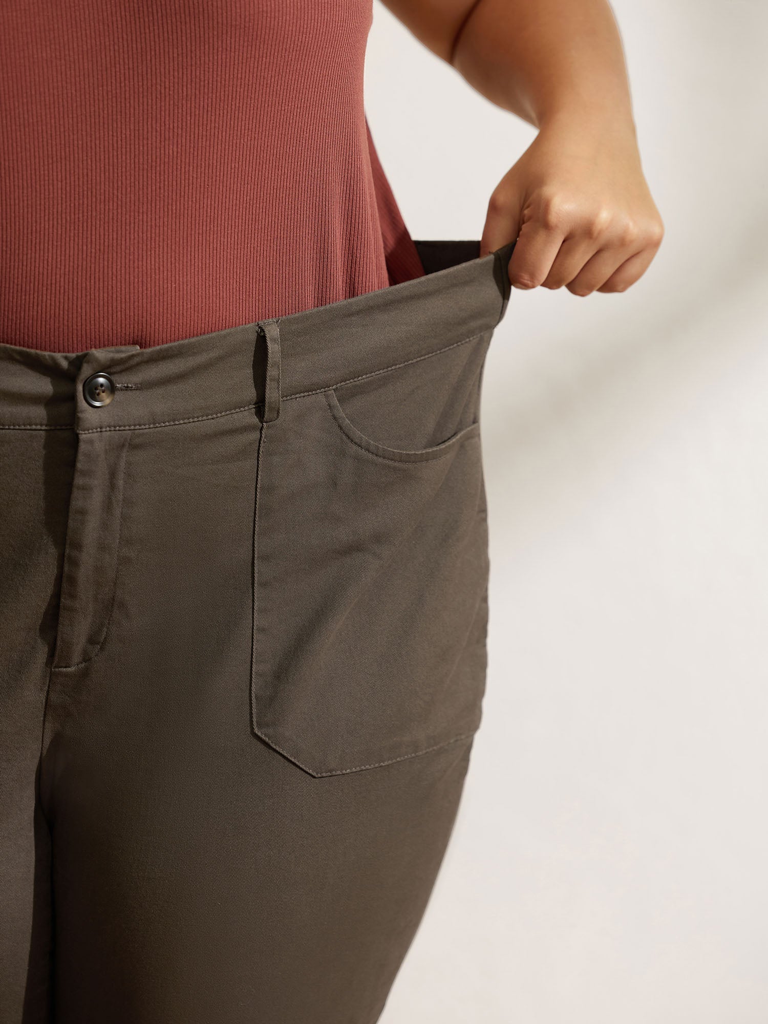 Sculpted Pockets Straight-Leg Pants