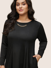 Solid Metal Chain Detail Pocket Plicated Dress