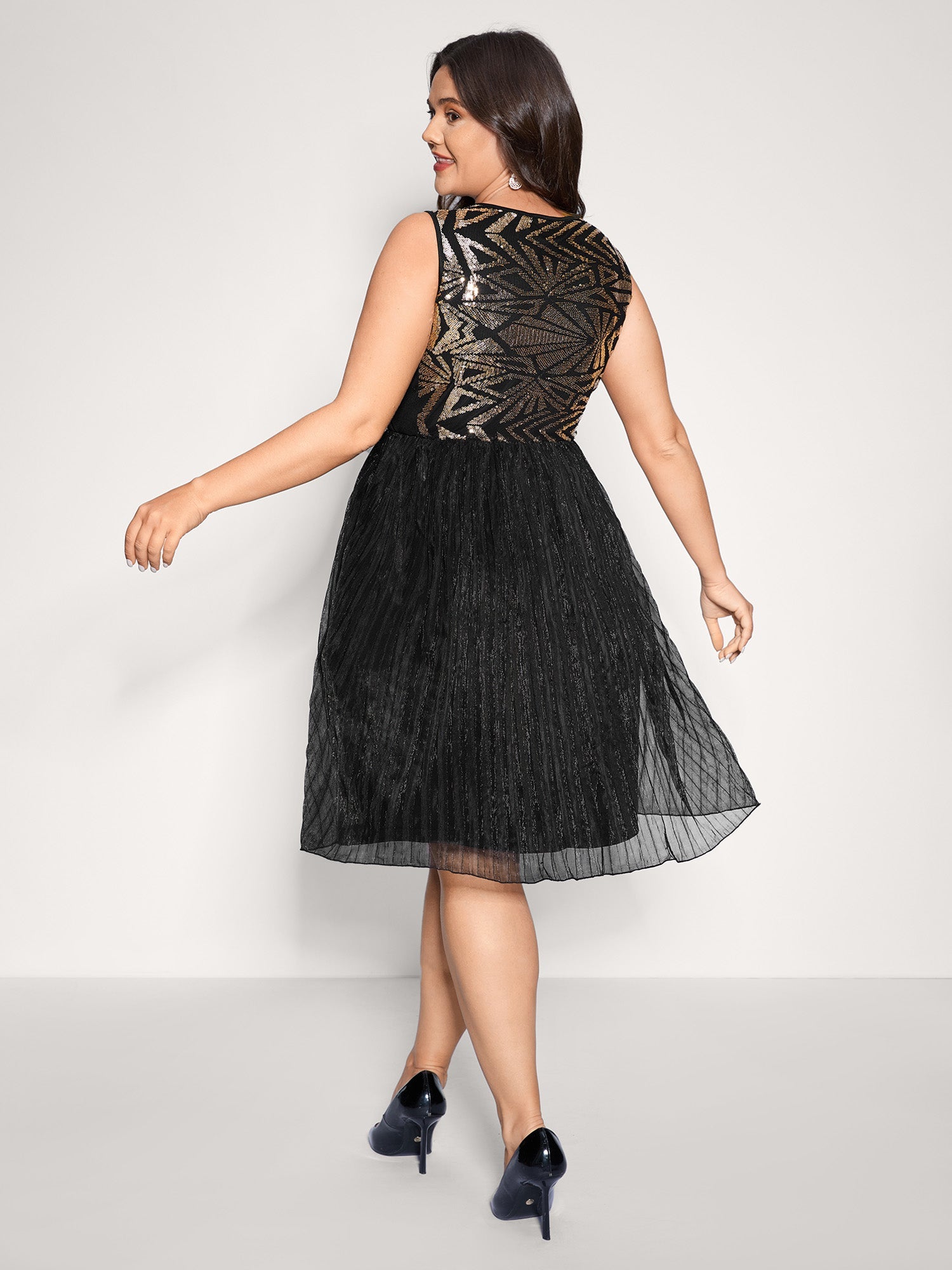 Shimmery Padded V-Neck Pleated Midi Dress