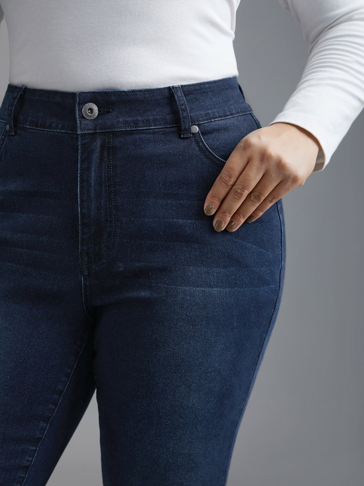 Booty-Lifting Skinny Fit Mid-Rise Jeans