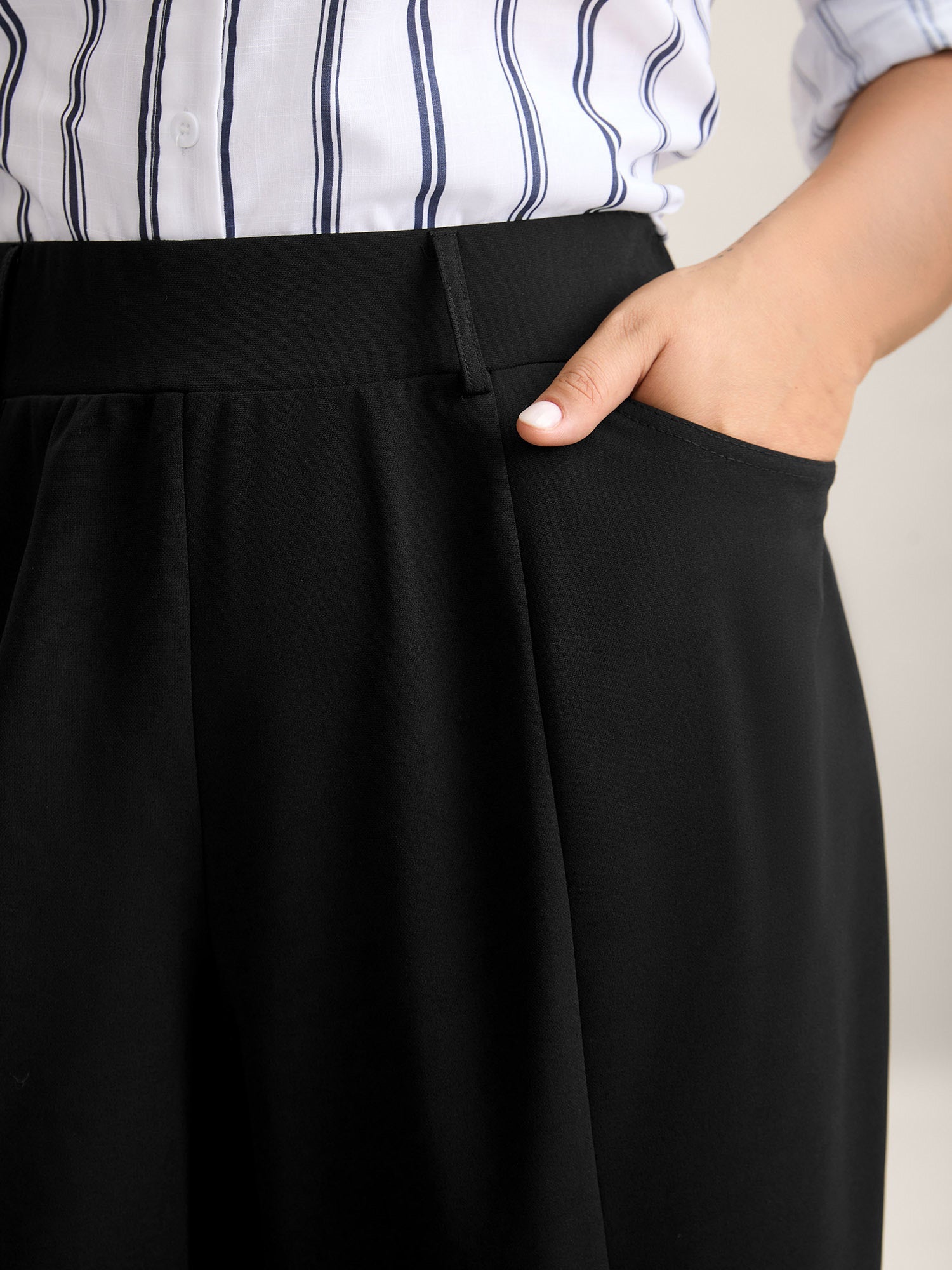 Seamed Split Hem Straight-Leg Pants